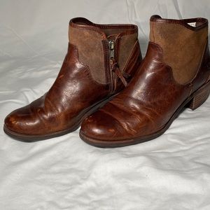 UGG Women’s Penelope Brown Leather Ankle Booties (Size 7.5)